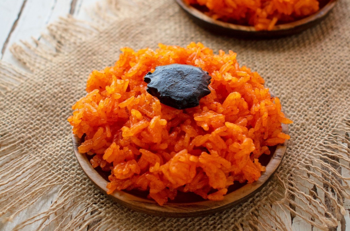 Ăn xôi gấc vào buổi sáng cung cấp năng lượng cho cơ thể hoạt động cả ngày